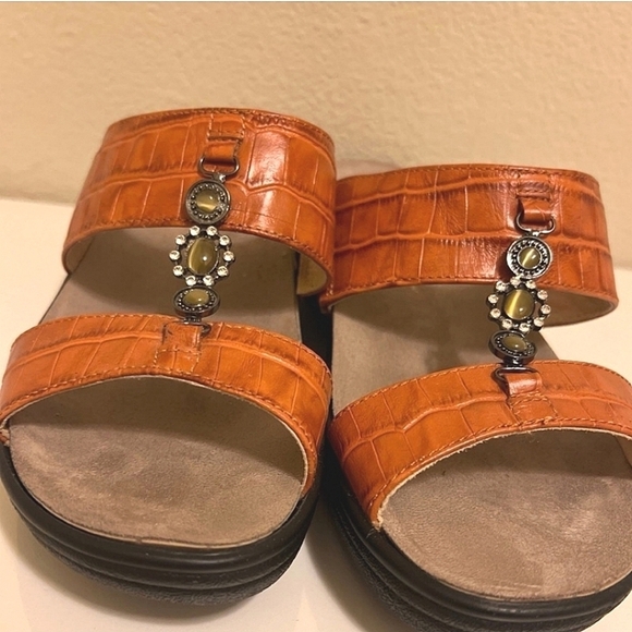 [Dr. Comfort] Womens Brown Sharon Embellished Faux Croc Slip On Sandals Size 7 - Picture 2 of 5